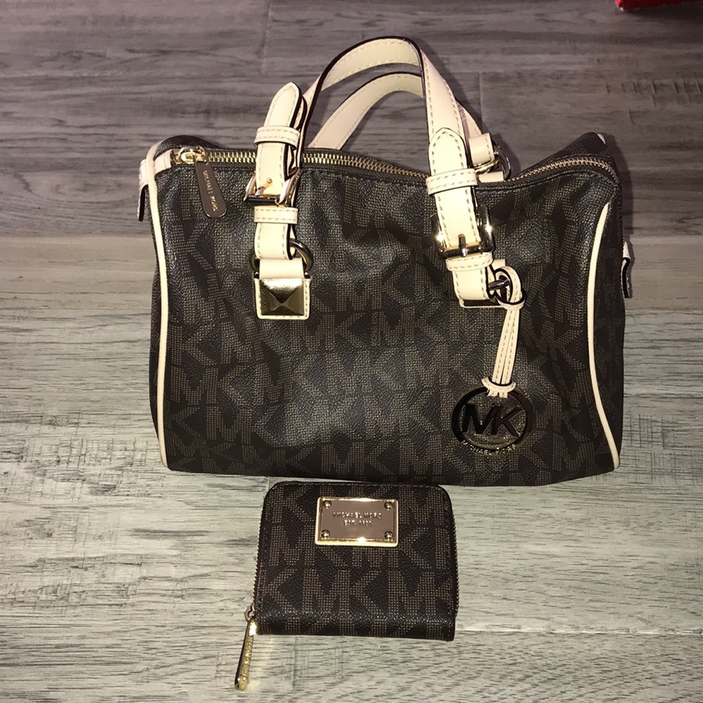 EUC Michael Kors Saffiano Leather Logo Set